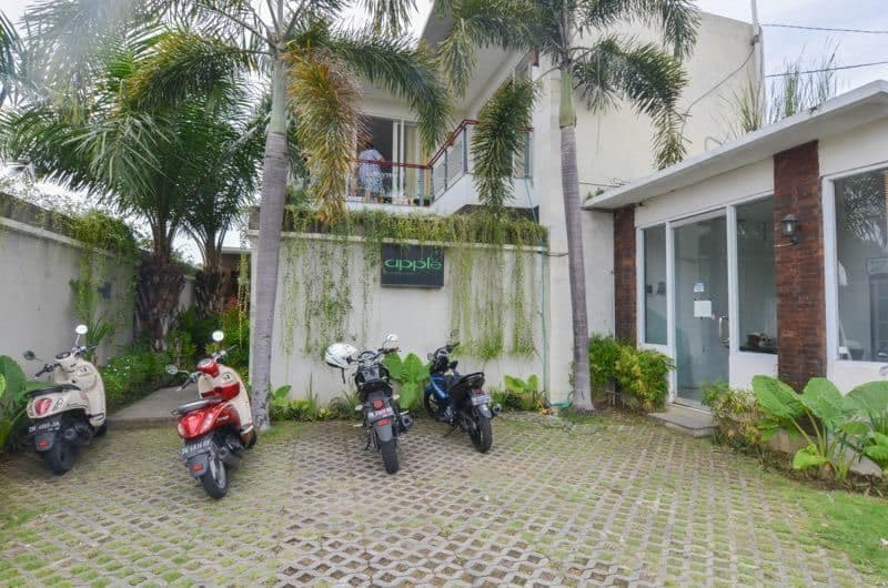 Apple Apartment Kerobokan Bali 2017 01