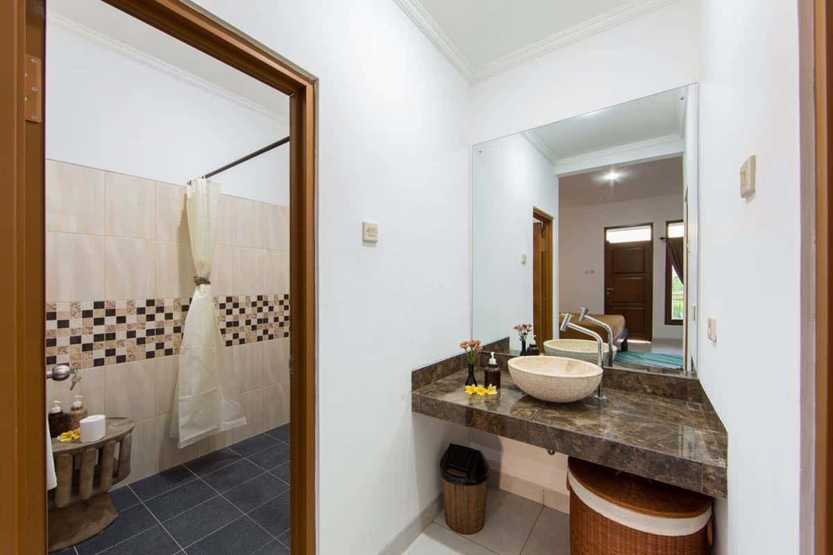 Hening Studio Batubelig Bali 02